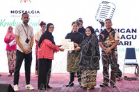 NOSTALGIA ANAK KAMPUNG (PERTANDINGAN KARAOKE RAJA SEHARI)