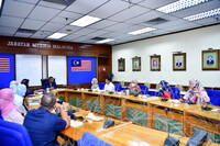 LAWATAN PENSYARAH DARI KOLEJ PENGAJIAN SENI KREATIF UiTM SHAH ALAM KE GALERI MUZIK