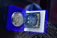 PANEL BY PANEL PAMERAN EVOLUSI MATAWANG