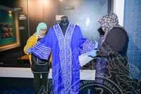 MENGAMBIL GAMBAR UNTUK PEMBUBARAN PAMERAN RAJA KITA