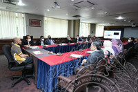 KUNJUNGAN MESRA KE JMM SERTA PERBINCANGAN MENGENAI PERUNDANGAN  DAN AKTA PERNUBUHAN MUZIUM DENGAN LEMBAGA TABUNG HAJI DI BILIK PERSIDANGAN