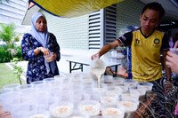 GOTONG ROYONG BUBUR LAMBUK DI SURAU AL- FALAH