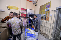 PROSES PEMBUKAAN PETI BESI DI REPOSITORI