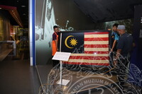 GAMBAR BENDERA PERTAMA ( PROSES KERJA)