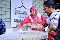 GOTONG ROYONG BUBUR LAMBUK DI SURAU AL- FALAH