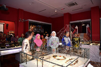 MAJLIS PERASMIAN PAMERAN RAHSIA KEBAYA DI MUZIUM TEKSTIL NEGARA DISEMPURNAKAN OLEH TENGKU PERMAISURI SELANGOR, DYMM TENGKU PERMAISURI HAJAH NORASHIKIN (ALBUM 1)