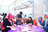 BENGKEL IKAT & CELUP EKSPRESI WARNA JALUR GEMILANG DI MUZIUM TEKSTIL