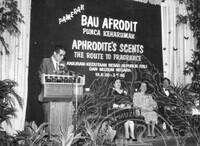 PAMERAN BAU AFRODIT PUNCA KEHARUMAN