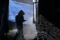 PEMANTAUAN DAN DOKUMENTASI KERJA SANDBLASTING LOKOMOTIF WAP 531.01 DI MUZIUM NEGARA