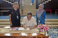 Lawatan Menteri Negara Perancis Mr. Alain Vidales