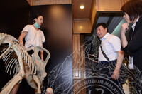 GAMBAR KOLEKSI DAN PENGENDALIAN PAMERAN GELARI 1