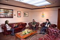 HMA 2024 - PENYERAHAN CENDERAMATA KEPADA CM PULAU PINANG DARI JMM