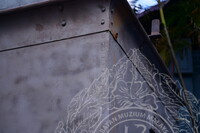 PEMANTAUAN DAN DOKUMENTASI KERJA SANDBLASTING LOKOMOTIF WAP 531.01 DI MUZIUM NEGARA