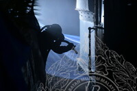 PEMANTAUAN DAN DOKUMENTASI KERJA SANDBLASTING LOKOMOTIF WAP 531.01 DI MUZIUM NEGARA