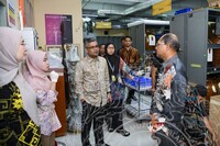 PROSES PEMBUKAAN PETI BESI DI REPOSITORI