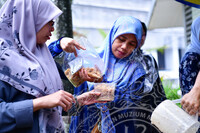 GOTONG ROYONG BUBUR LAMBUK DI SURAU AL- FALAH