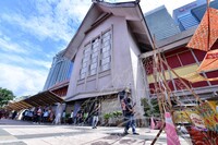 THE SUNBURST MARKETPLACE