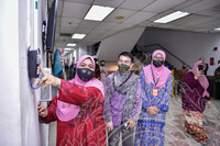 MAJLIS PERSARAAN PUAN ZALEHA BINTI TASRIB DIHADAPAN BILIK DATO KP