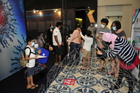 AKTIVITI HUJUNG MINGGU  DI LOBI MUZIUM NEGARA