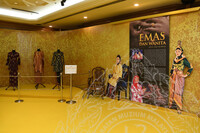 PAMERAN KUASA EMAS