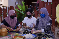 PROGRAM MEMORI RAMADAN DAN SYAWAL MUZIUM NEGARA, DEMO MENGANYAM KETUPAT