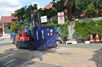 MENGAMBIL GAMBAR BAGI PROSES PENYERAHAN KOLEKSI CAMBODIA KEPADA KONTRAKTOR