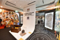 PANEL BY PANEL PAMERAN EVOLUSI MATAWANG