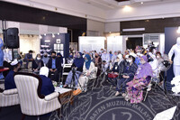 BICARA PAMERAN EVOLUSI BAJU SERAGAM JURURAWAT