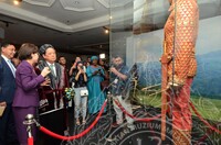 PERASMIAN PAMERAN KAZAKSTAN GOLDEN MAN