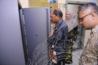 PROSES PEMBUKAAN PETI BESI DI REPOSITORI