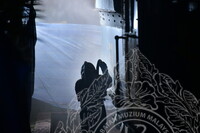 PEMANTAUAN DAN DOKUMENTASI KERJA SANDBLASTING LOKOMOTIF WAP 531.01 DI MUZIUM NEGARA