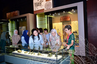 LAWATAN DELEGASI ISTERI PANGLIMA TENTERA LAUT SINGAPURA KE MUZIUM NEGARA