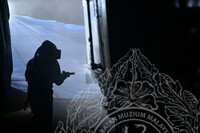 PEMANTAUAN DAN DOKUMENTASI KERJA SANDBLASTING LOKOMOTIF WAP 531.01 DI MUZIUM NEGARA