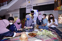PROGRAM MEMORI RAMADAN DAN SYAWAL MUZIUM NEGARA, DEMO MENGANYAM KETUPAT