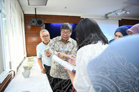 MESYUARAT IDENTIFIKASI KOLEKSI SERAMIK WHITEWARE (QINGBAI)