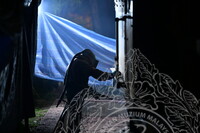 PEMANTAUAN DAN DOKUMENTASI KERJA SANDBLASTING LOKOMOTIF WAP 531.01 DI MUZIUM NEGARA