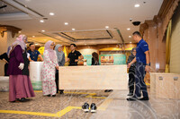 MENGAMBIL GAMBAR UNTUK PEMBUBARAN PAMERAN RAJA KITA