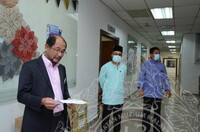 SUMBANGAN BEKALAN MAKANAN ASAS OLEH KP JMM DI LOBI BHG PENGURUSAN ANJURAN WARIS & SURAU AL-FALAH