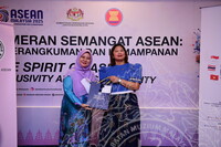 LAWATAN RASMI DARI ASEAN LADIES CIRCLE KE PAMERAN SEMANGAT ASEAN DI GALERI 2, JMM