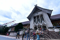 THE SUNBURST MARKETPLACE