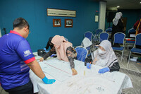 BENGKEL KONSERVASI TEKSTIL : PENJAGAAN PAKAIAN ISTIADAT PREVENTIF DAN KURATIF