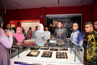 MAJLIS PERASMIAN PAMERAN RAHSIA KEBAYA DI MUZIUM TEKSTIL NEGARA DISEMPURNAKAN OLEH TENGKU PERMAISURI SELANGOR, DYMM TENGKU PERMAISURI HAJAH NORASHIKIN (ALBUM 1)