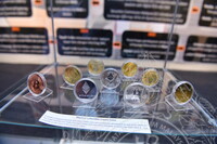 PANEL BY PANEL PAMERAN EVOLUSI MATAWANG