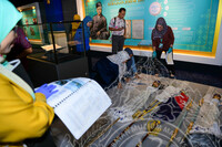 MENGAMBIL GAMBAR UNTUK PEMBUBARAN PAMERAN RAJA KITA