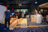 MENGAMBIL GAMBAR UNTUK PEMBUBARAN PAMERAN RAJA KITA