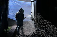 PEMANTAUAN DAN DOKUMENTASI KERJA SANDBLASTING LOKOMOTIF WAP 531.01 DI MUZIUM NEGARA