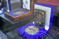 PANEL BY PANEL PAMERAN EVOLUSI MATAWANG