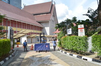 MENGAMBIL GAMBAR BAGI PROSES PENYERAHAN KOLEKSI CAMBODIA KEPADA KONTRAKTOR