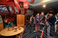 PERASMIAN PAMERAN KAZAKSTAN GOLDEN MAN