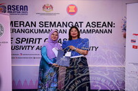 LAWATAN RASMI DARI ASEAN LADIES CIRCLE KE PAMERAN SEMANGAT ASEAN DI GALERI 2, JMM